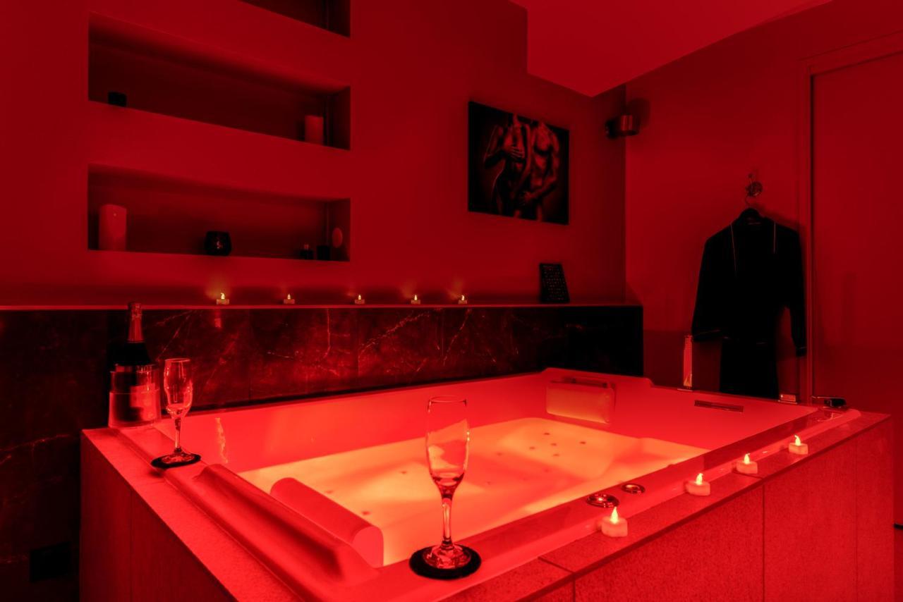 Les Gites De Laure - O Lit Divin, Instant De Volupte, Balneo Sauna, Climatisation, Netflix, 160M De La Cite Medievale Carcassonne Exterior foto