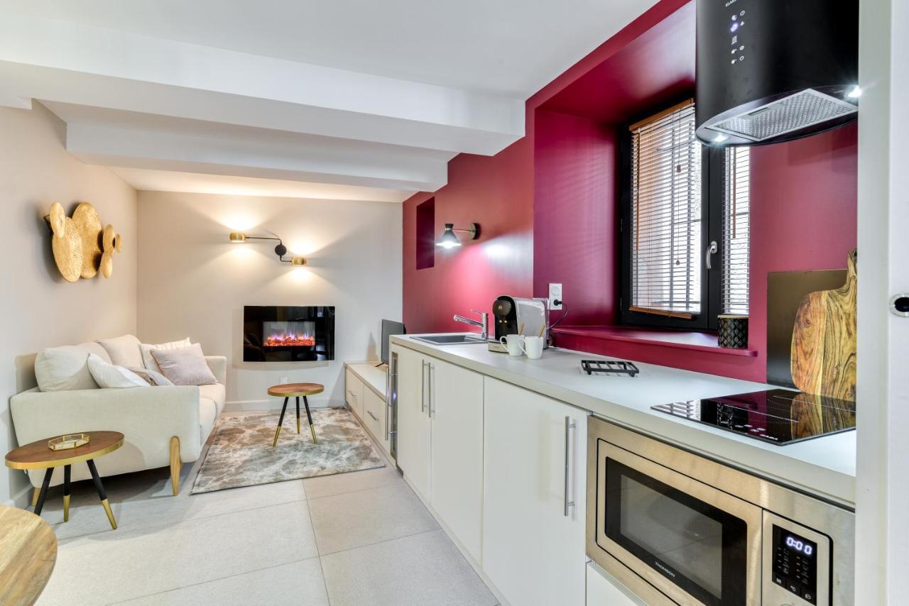 Les Gites De Laure - O Lit Divin, Instant De Volupte, Balneo Sauna, Climatisation, Netflix, 160M De La Cite Medievale Carcassonne Exterior foto
