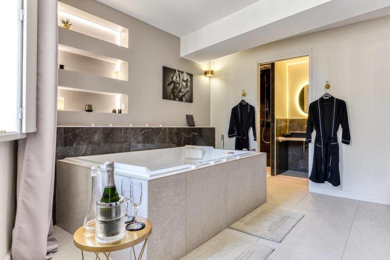 Les Gites De Laure - O Lit Divin, Instant De Volupte, Balneo Sauna, Climatisation, Netflix, 160M De La Cite Medievale Carcassonne Exterior foto
