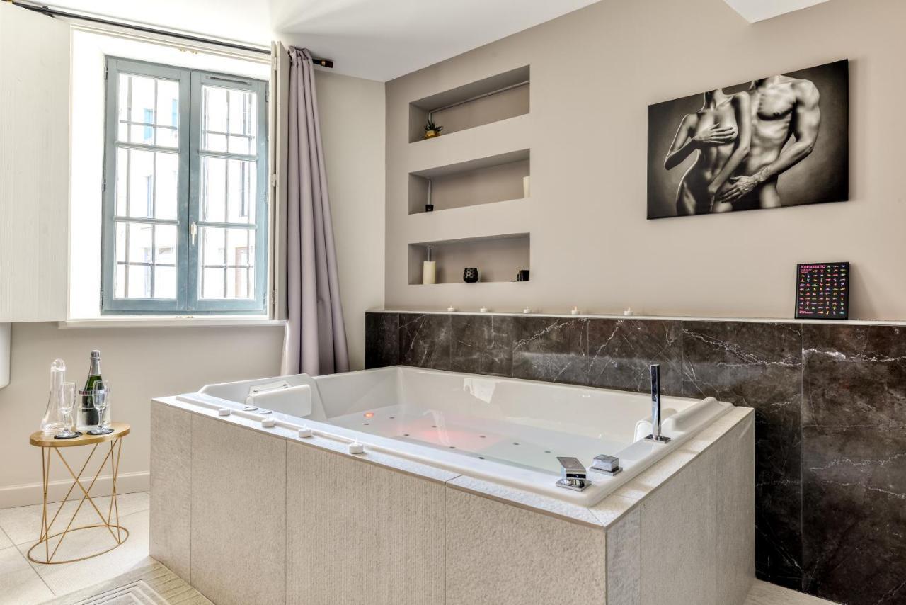 Les Gites De Laure - O Lit Divin, Instant De Volupte, Balneo Sauna, Climatisation, Netflix, 160M De La Cite Medievale Carcassonne Exterior foto