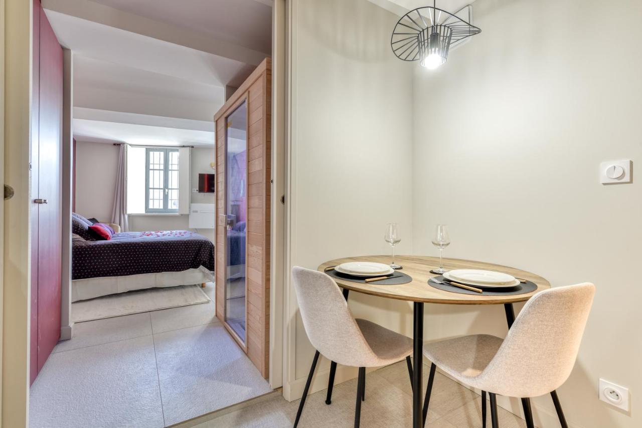 Les Gites De Laure - O Lit Divin, Instant De Volupte, Balneo Sauna, Climatisation, Netflix, 160M De La Cite Medievale Carcassonne Exterior foto
